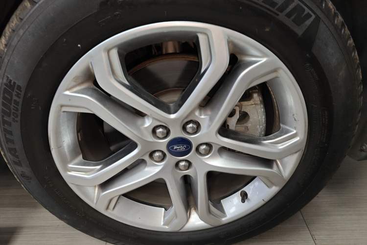 Used Ford Edge 2018 EcoBoost 245 Two-Wheel-Drive Titanium 7-Seater China V Standard Right Front Wheel Hub