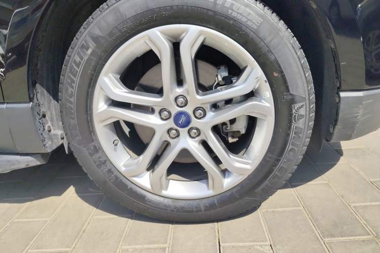 Used Ford Edge 2018 EcoBoost 245 Two-Wheel-Drive Titanium 7-Seater China VI Standard Right Front Wheel Hub