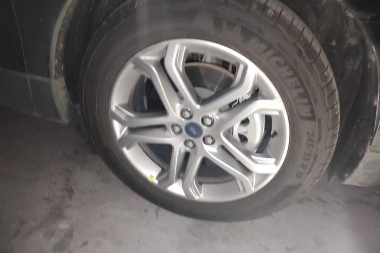 Used Ford Edge 2018 EcoBoost 245 Two-Wheel-Drive Titanium 7-Seater China VI Standard Right Front Wheel Hub