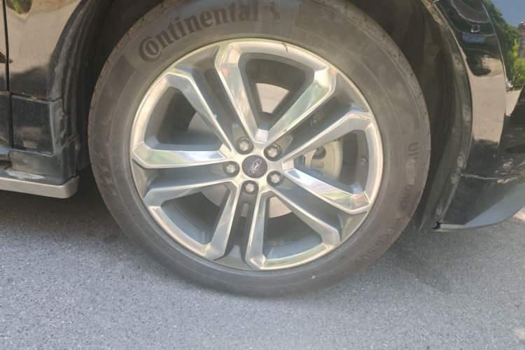 Used Ford Edge 2018 EcoBoost 245 Two-Wheel-Drive Sporty 7-Seater Right Front Wheel Hub