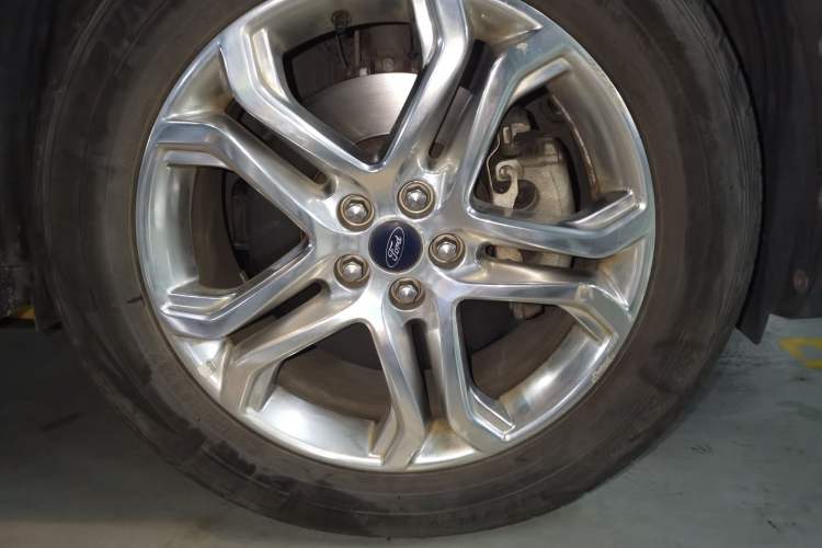 Used Ford Edge 2018 EcoBoost 245 Two-Wheel-Drive Titanium 7-Seater China V Standard Right Front Wheel Hub
