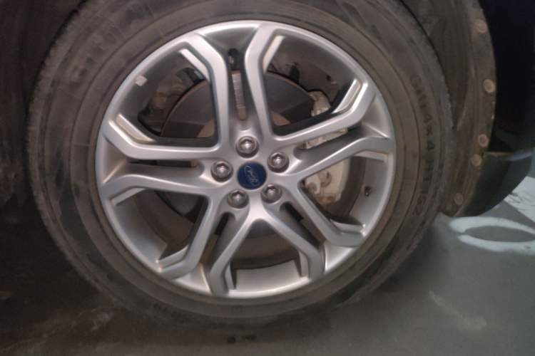 Used Ford Edge 2018 EcoBoost 245 Two-Wheel-Drive Titanium 7-Seater China V Standard Right Front Wheel Hub