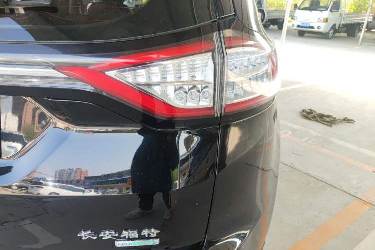 Used Ford Edge 2018 EcoBoost 245 Two-Wheel-Drive Platinum Edition 7-Seater China V Emission Standard Right Rear Taillight