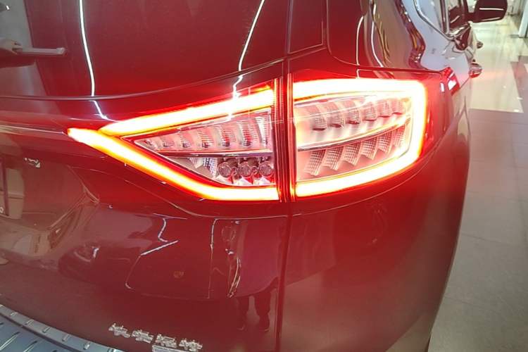Used Ford Edge 2018 EcoBoost 245 Two-Wheel-Drive Titanium 7-Seater China VI Standard Right Rear Taillight