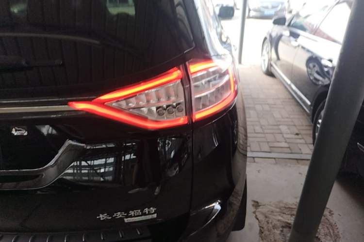 Used Ford Edge 2018 EcoBoost 245 Two-Wheel-Drive Titanium 7-Seater China V Standard Right Rear Taillight