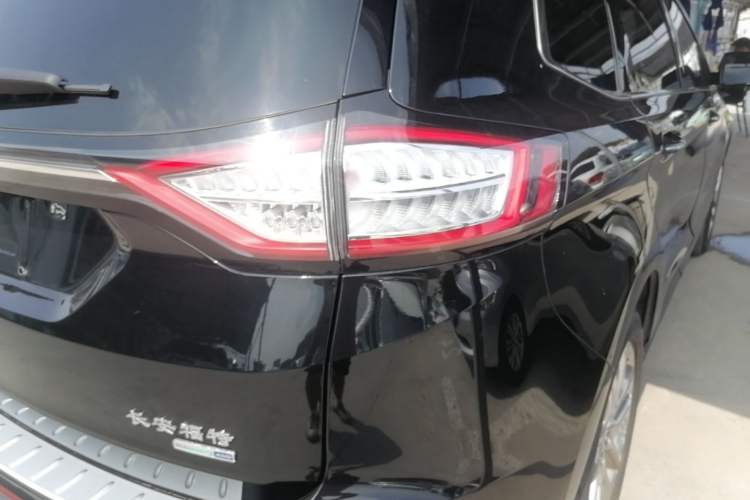 Used Ford Edge 2018 EcoBoost 245 Four-Wheel Drive Titanium 7-Seater Right Rear Taillight