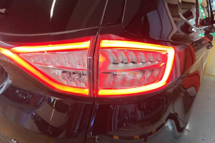 Used Ford Edge 2018 EcoBoost 245 Two-Wheel-Drive Titanium 7-Seater China VI Standard Right Rear Taillight