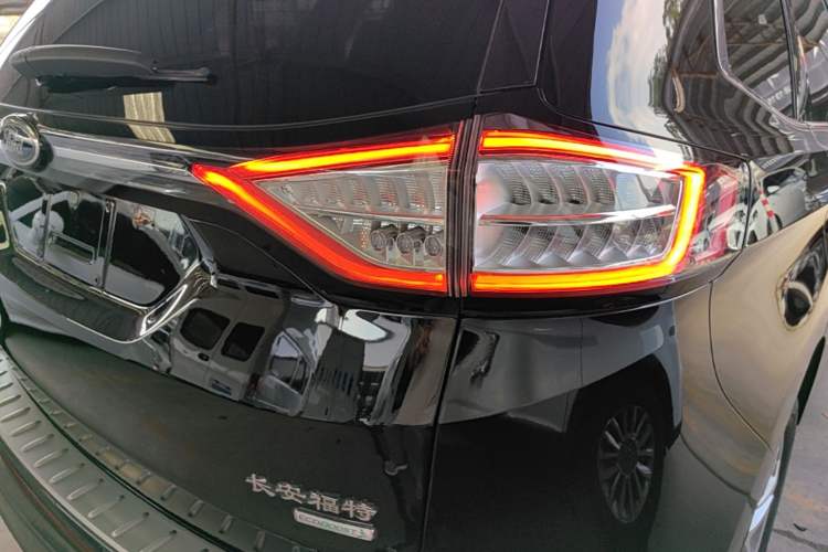 Used Ford Edge 2018 EcoBoost 245 Two-Wheel-Drive Titanium 7-Seater China V Standard Right Rear Taillight