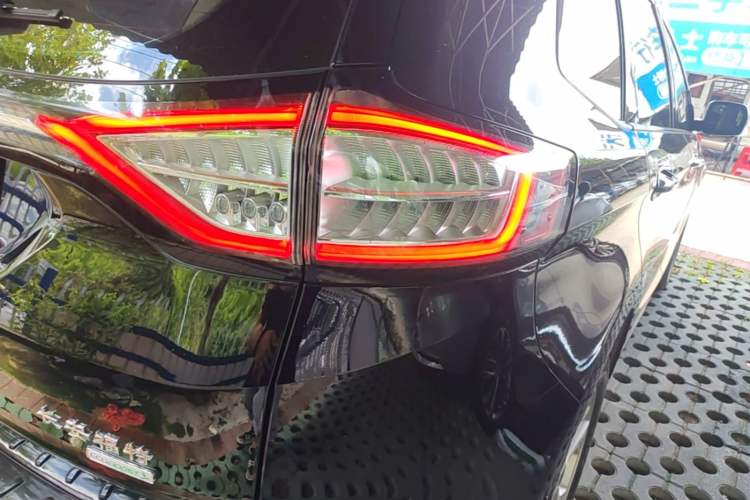 Used Ford Edge 2018 EcoBoost 245 Two-Wheel-Drive Titanium 5-Seater China V Standard Right Rear Taillight