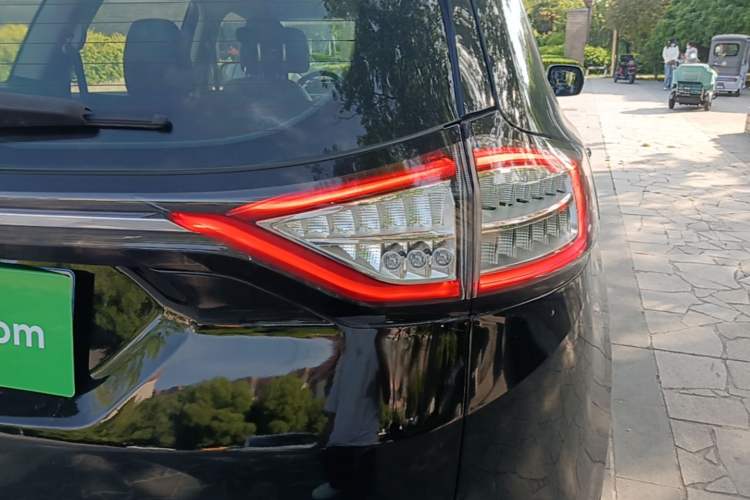 Used Ford Edge 2018 EcoBoost 245 Two-Wheel-Drive Platinum Edition 7-Seater China V Emission Standard Right Rear Taillight
