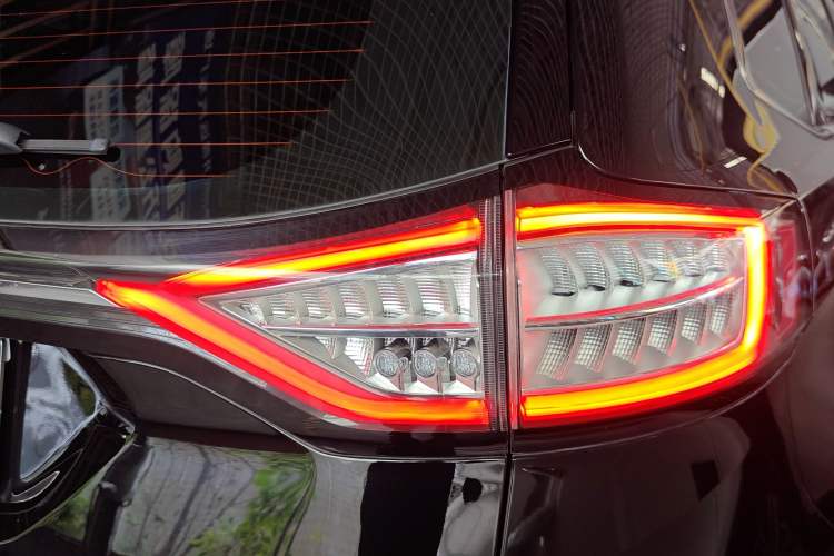 Used Ford Edge 2018 EcoBoost 245 Two-Wheel-Drive Titanium 5-Seater China V Standard Right Rear Taillight