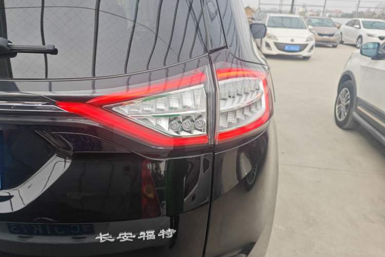 Used Ford Edge 2018 EcoBoost 245 Two-Wheel-Drive Titanium 7-Seater China V Standard Right Rear Taillight