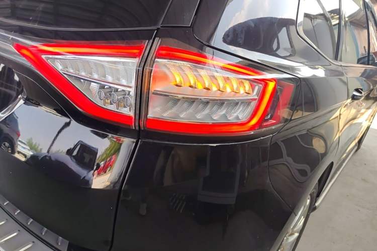Used Ford Edge 2018 EcoBoost 245 Two-Wheel-Drive Titanium 7-Seater China V Standard Right Rear Taillight