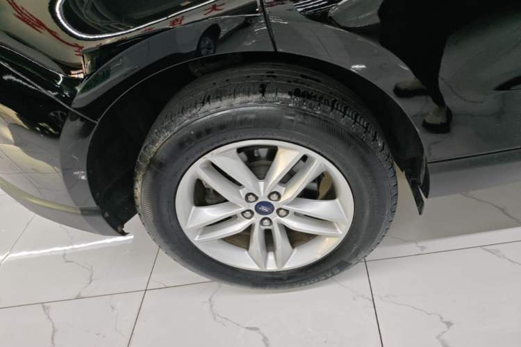 Used Ford Edge 2018 EcoBoost 245 Two-Wheel-Drive Platinum Edition 7-Seater China V Emission Standard Right Rear Wheel Hub