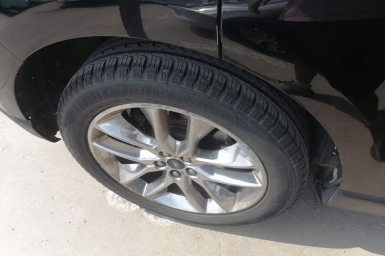 Used Ford Edge 2018 EcoBoost 245 Four-Wheel Drive Titanium 7-Seater Right Rear Wheel Hub