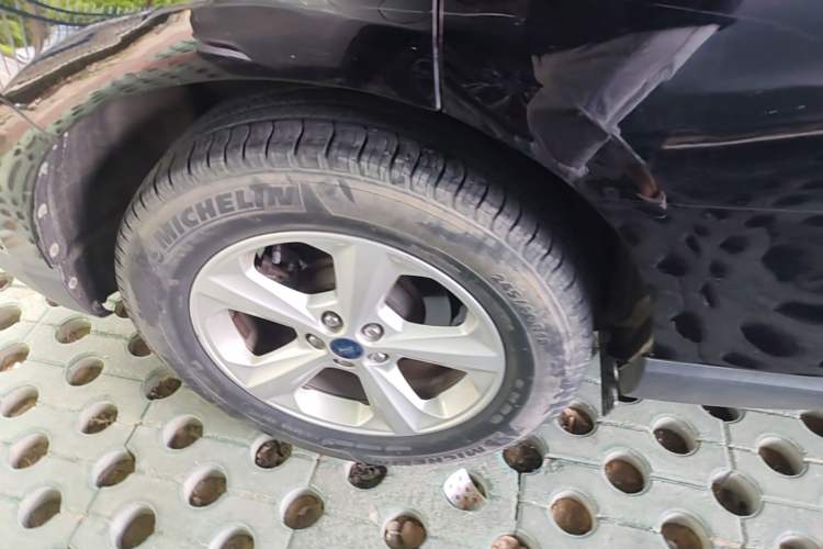 Used Ford Edge 2018 EcoBoost 245 Two-Wheel-Drive Titanium 5-Seater China V Standard Right Rear Wheel Hub