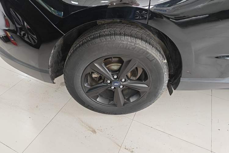 Used Ford Edge 2018 EcoBoost 245 Two-Wheel-Drive Platinum Edition 5 Seats Right Rear Wheel Hub