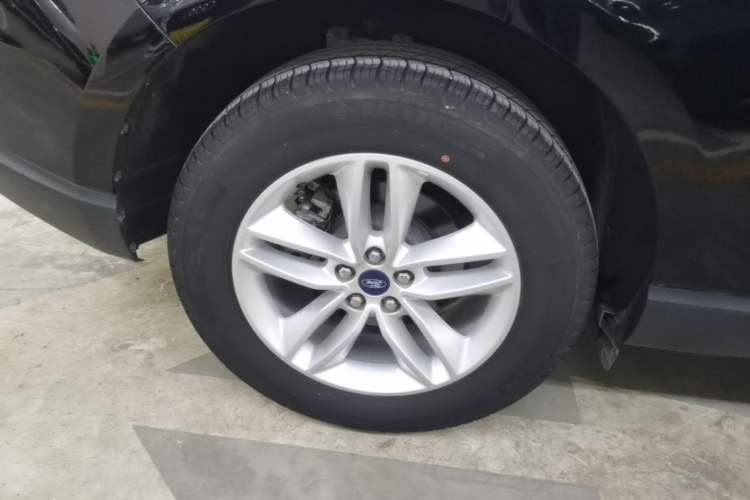 Used Ford Edge 2018 Facelifted EcoBoost 245 Two-Wheel-Drive Platinum Edition 5 Seats China V Emission Standard Right Rear Wheel Hub