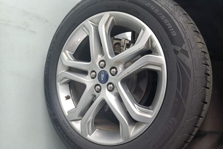 Used Ford Edge 2018 EcoBoost 245 Two-Wheel-Drive Titanium 7-Seater China V Standard Right Rear Wheel Hub