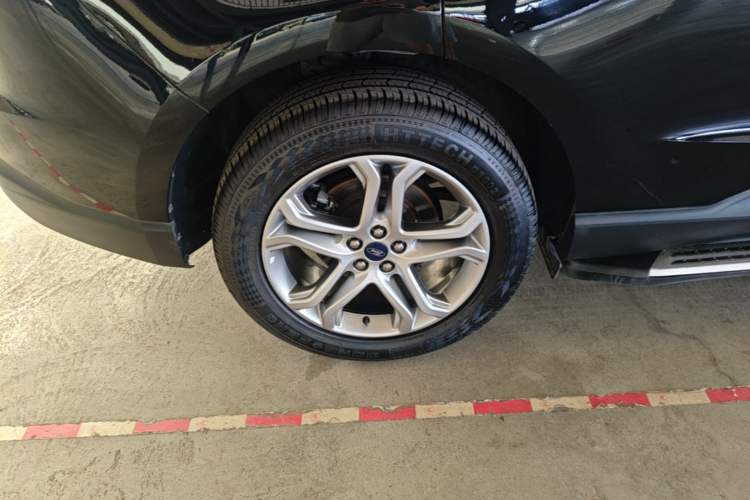 Used Ford Edge 2018 EcoBoost 245 Two-Wheel-Drive Titanium 7-Seater China V Standard Right Rear Wheel Hub