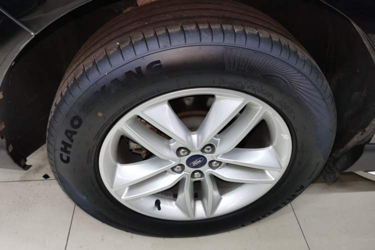 Used Ford Edge 2018 Facelifted EcoBoost 245 Two-Wheel-Drive Platinum Edition 5 Seats China V Emission Standard Right Rear Wheel Hub