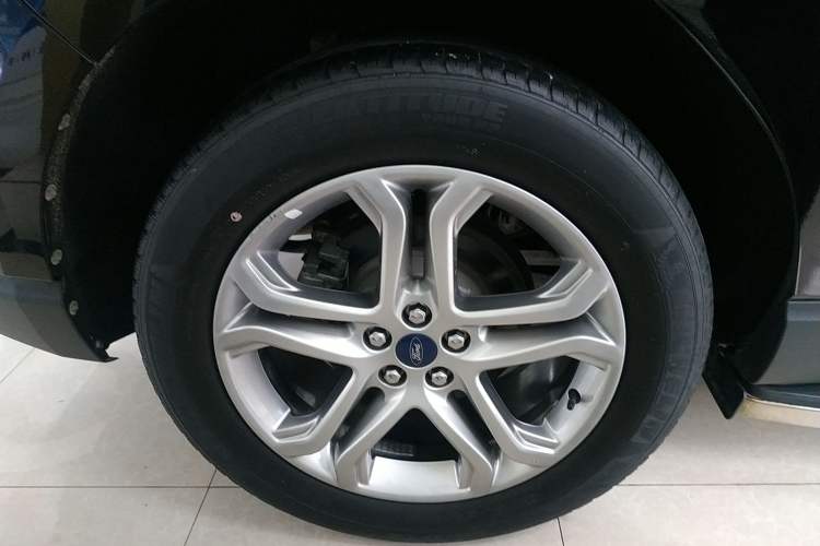 Used Ford Edge 2018 EcoBoost 245 Two-Wheel-Drive Titanium 7-Seater China V Standard Right Rear Wheel Hub