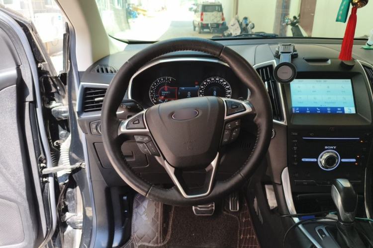 Used Ford Edge 2018 EcoBoost 245 Four-Wheel Drive Titanium 7-Seater Steering Wheel