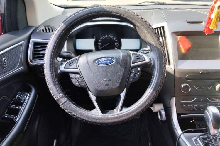Used Ford Edge 2018 EcoBoost 245 Two-Wheel-Drive Titanium 7-Seater China V Standard Steering Wheel