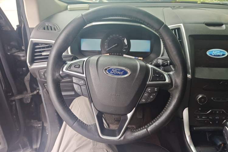 Used Ford Edge 2018 EcoBoost 245 Two-Wheel-Drive Titanium 7-Seater China V Standard Steering Wheel
