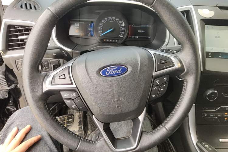 Used Ford Edge 2018 EcoBoost 245 Two-Wheel-Drive Titanium 7-Seater China VI Standard Steering Wheel