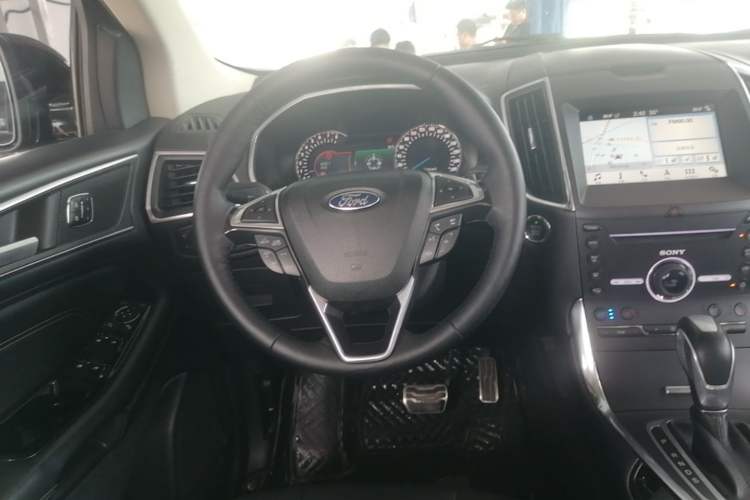 Used Ford Edge 2018 EcoBoost 245 Four-Wheel Drive Titanium 7-Seater Steering Wheel