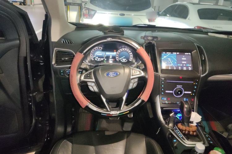 Used Ford Edge 2018 EcoBoost 245 Four-Wheel Drive Titanium 7-Seater Steering Wheel
