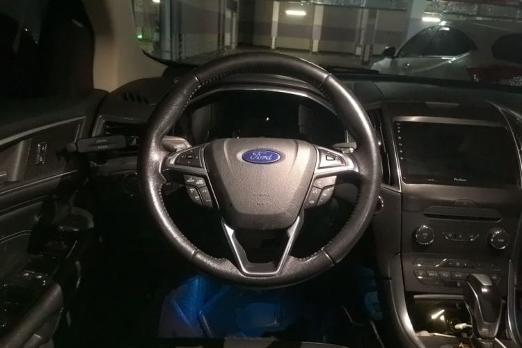 Used Ford Edge 2018 EcoBoost 245 Two-Wheel-Drive Titanium 7-Seater China VI Standard Steering Wheel