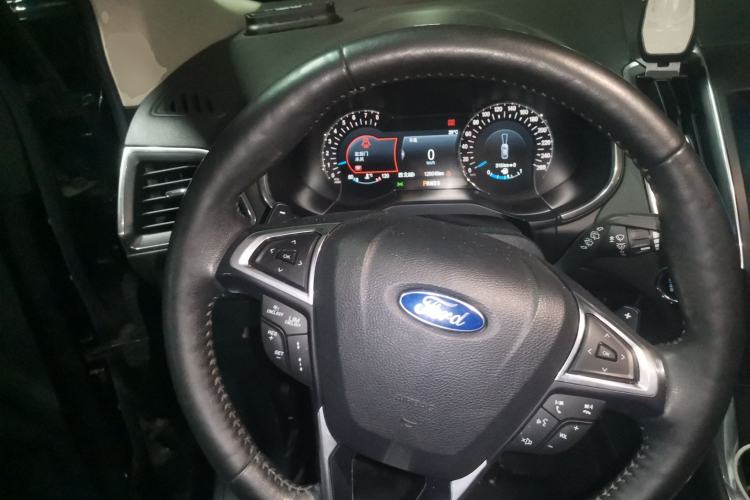 Used Ford Edge 2018 EcoBoost 245 Four-Wheel Drive Titanium 7-Seater Steering Wheel