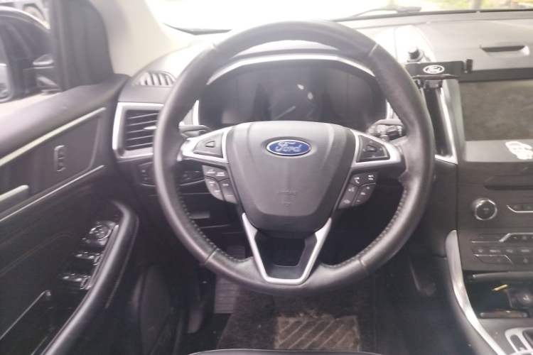 Used Ford Edge 2018 EcoBoost 245 Two-Wheel-Drive Titanium 7-Seater China V Standard Steering Wheel