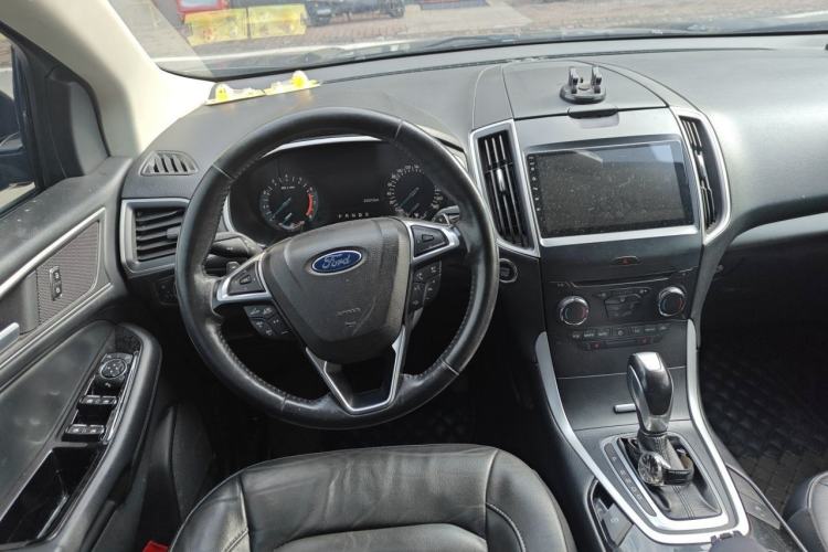 Used Ford Edge 2018 EcoBoost 245 Two-Wheel-Drive Platinum Edition 5 Seats Steering Wheel