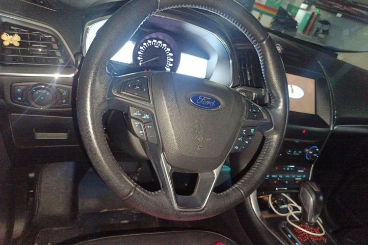 Used Ford Edge 2018 EcoBoost 245 Two-Wheel-Drive Titanium 7-Seater China V Standard Steering Wheel