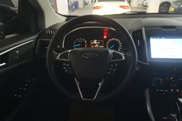 Used Ford Edge 2018 Facelifted EcoBoost 245 Two-Wheel-Drive Platinum Edition 5 Seats China V Emission Standard Steering Wheel