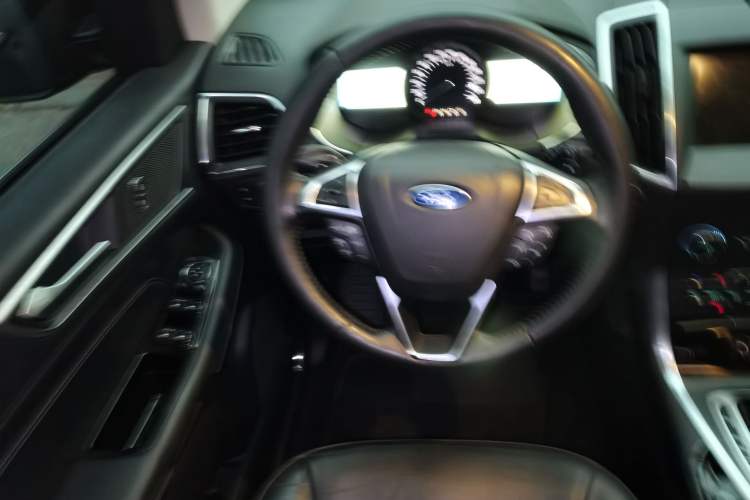 Used Ford Edge 2018 EcoBoost 245 Two-Wheel-Drive Titanium 7-Seater China V Standard Steering Wheel