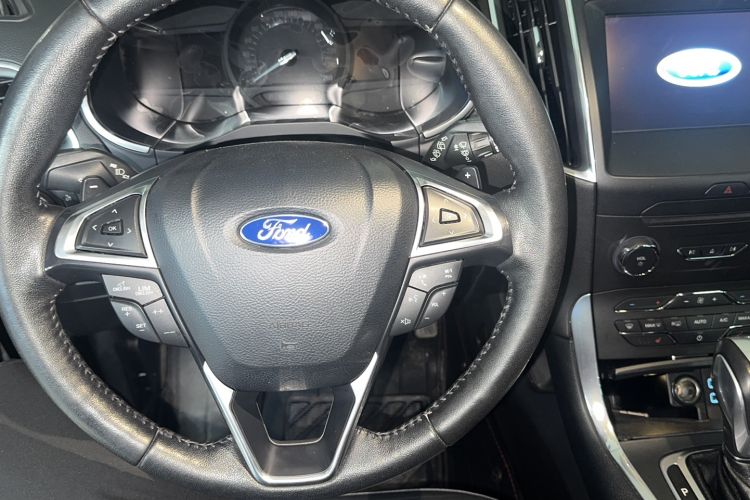 Used Ford Edge 2018 EcoBoost 245 Four-Wheel Drive Titanium 7-Seater Steering Wheel