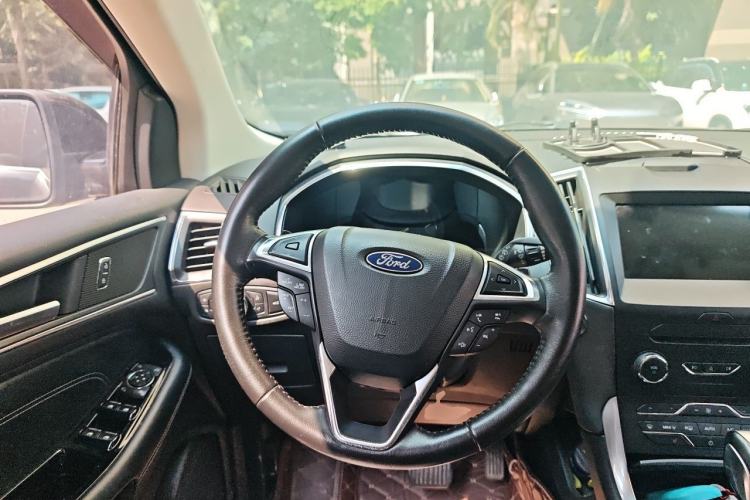 Used Ford Edge 2018 EcoBoost 245 Two-Wheel-Drive Titanium 7-Seater China V Standard Steering Wheel
