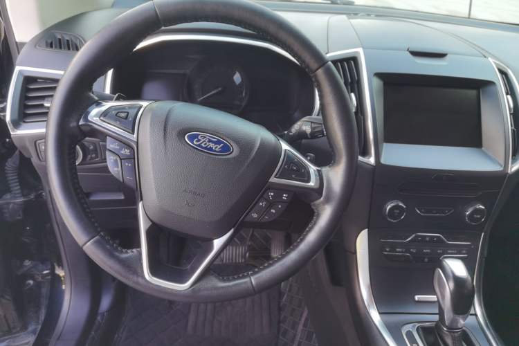 Used Ford Edge 2018 EcoBoost 245 Four-Wheel Drive Titanium 7-Seater Steering Wheel