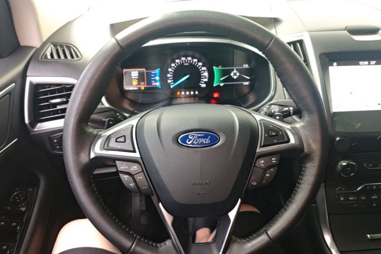 Used Ford Edge 2018 EcoBoost 245 Four-Wheel Drive Titanium 7-Seater Steering Wheel