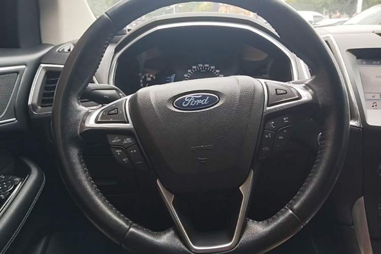 Used Ford Edge 2018 EcoBoost 245 Two-Wheel-Drive Titanium 7-Seater China VI Standard Steering Wheel
