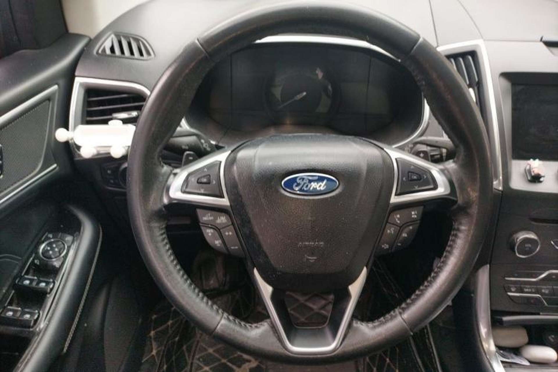 Used Ford Edge 2018 EcoBoost 245 Four-Wheel Drive Titanium 7-Seater Steering Wheel