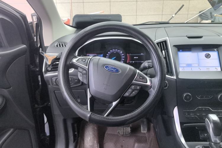 Used Ford Edge 2018 EcoBoost 245 Two-Wheel-Drive Titanium 7-Seater China VI Standard Steering Wheel