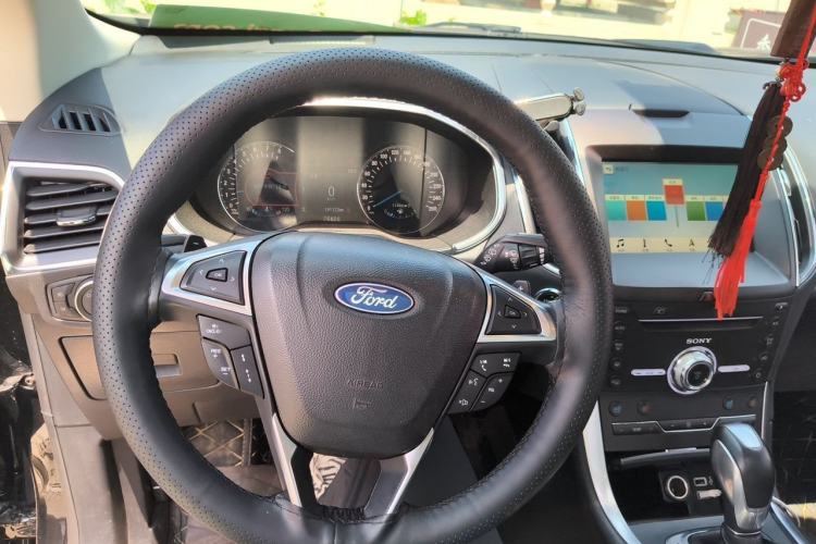 Used Ford Edge 2018 EcoBoost 245 Four-Wheel Drive Titanium 7-Seater Steering Wheel
