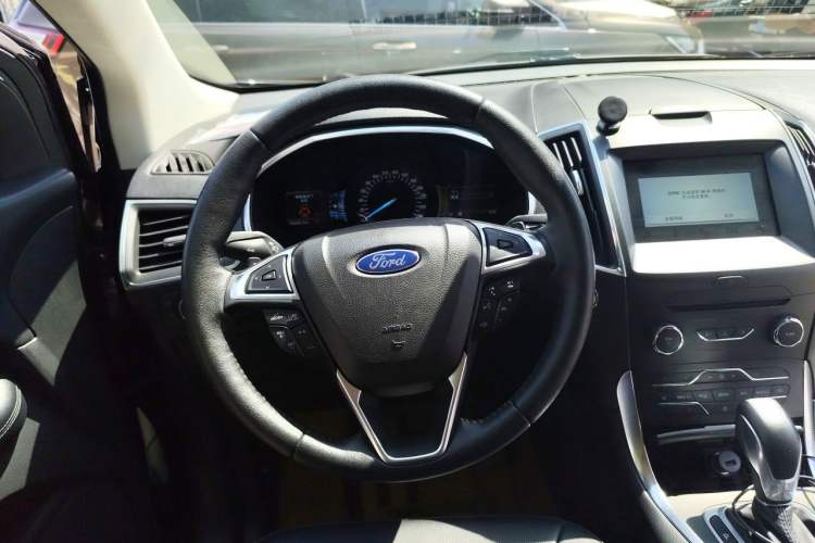 Used Ford Edge 2018 EcoBoost 245 Two-Wheel-Drive Titanium 7-Seater China VI Standard Steering Wheel
