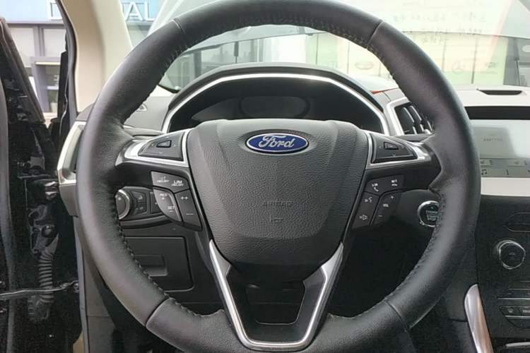 Used Ford Edge 2018 EcoBoost 245 Two-Wheel-Drive Titanium 7-Seater China V Standard Steering Wheel