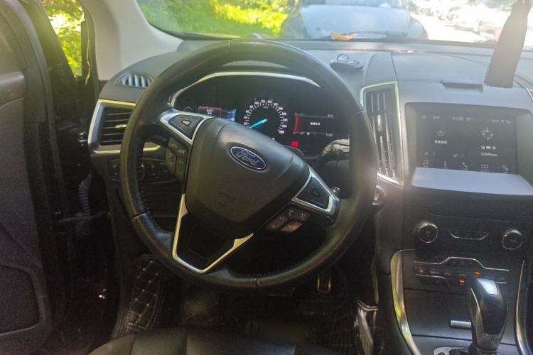 Used Ford Edge 2018 EcoBoost 245 Two-Wheel-Drive Sporty 7-Seater Steering Wheel